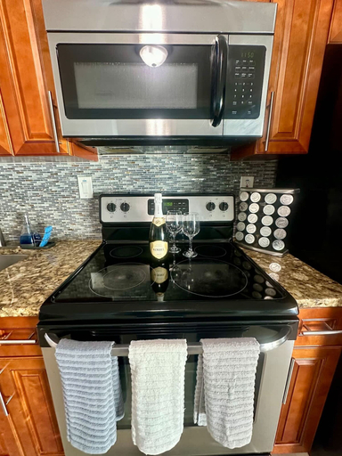 Room 3, Iconic 3BD Home Mins From the Beach Pompano FL, Broward