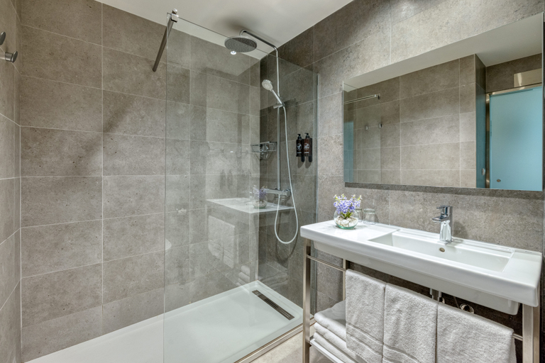 Bathroom 4, Virgen de los Reyes Hotel, Sevilla