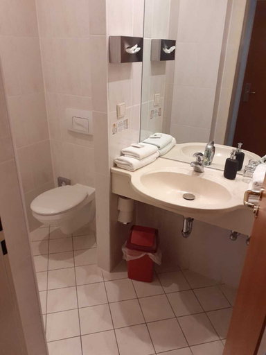 Bathroom 5, KHGM Kaiserhof Hotel GmbH, Oder-Spree