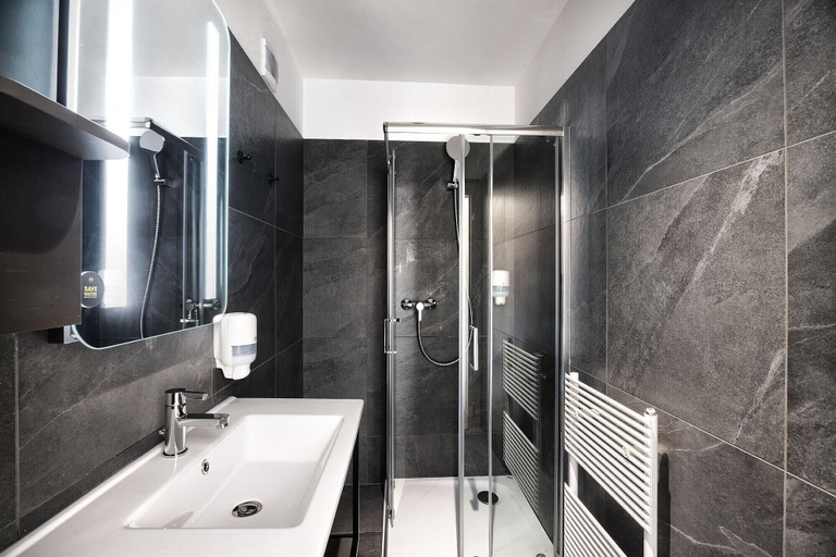 Bathroom 3, B&B 호텔 마리보르 오렐, Maribor