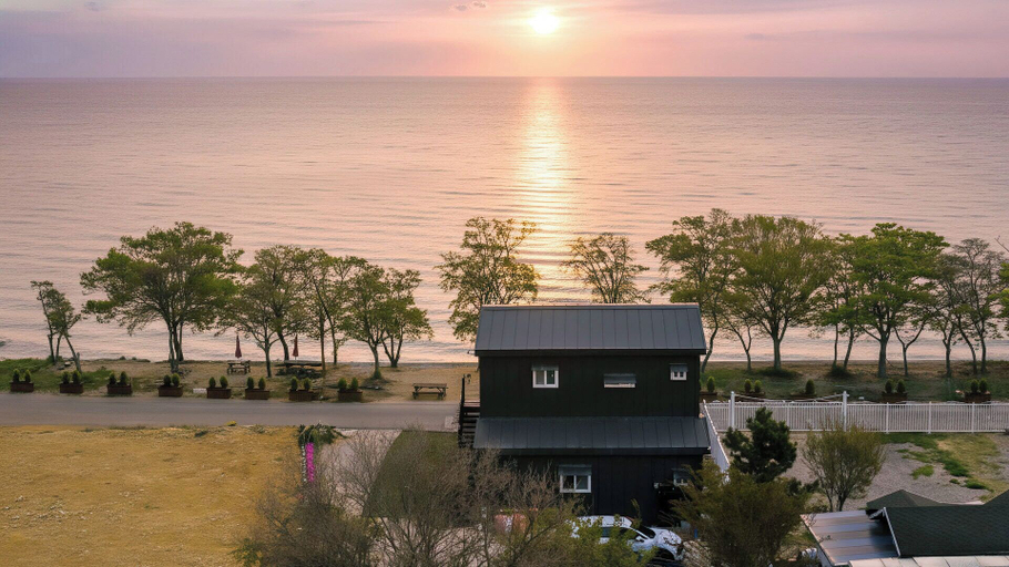 Exterior & Views 2, Yeongheungdo Sunset Spa Pension, Ongjin