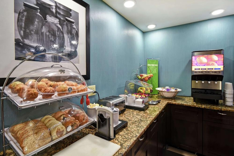 Food & Drinks 5, HAMPTON INN BURLINGTON/MOUNT HOLLY, Burlington