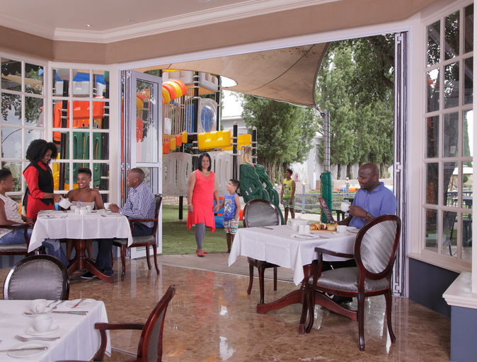 Food & Drinks, Peermont Walmont at Graceland, Gert Sibande