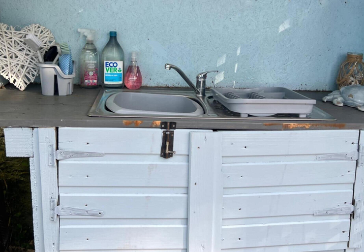 Private kitchen, 'bluebell' Charming Woodland Shepherds Hut nr Sea, Anglesey