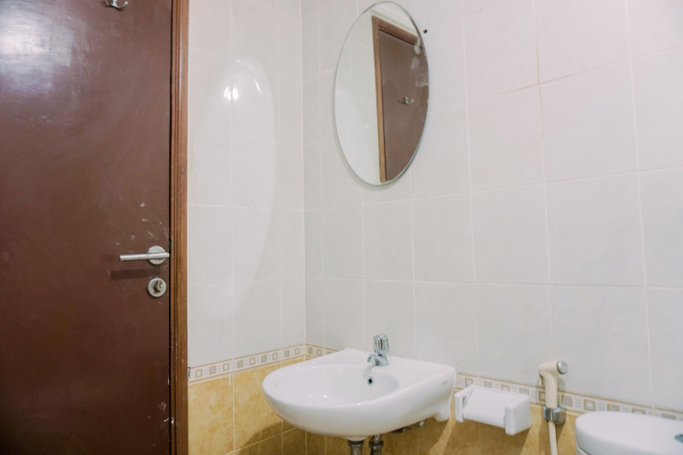 Bathroom 3, Gorgeous And Homey 2Br At Grand Palace Kemayoran Apartment, Jakarta Pusat