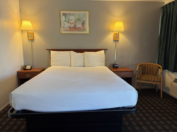Bedroom 4, Lark Motel, Mendocino