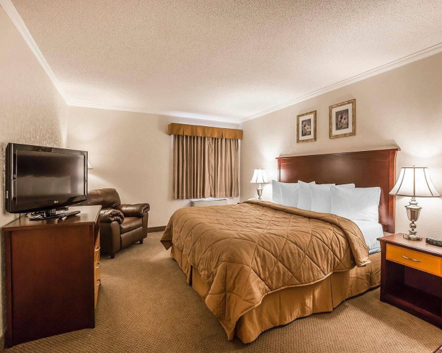 Bedroom 3, Quality Inn & Conference Centre Red Deer - 50th Avenue, Division No. 8