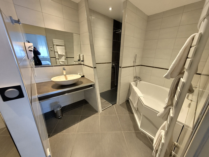 Bathroom 5, Hôtel Restaurant Chez Nous, Ain