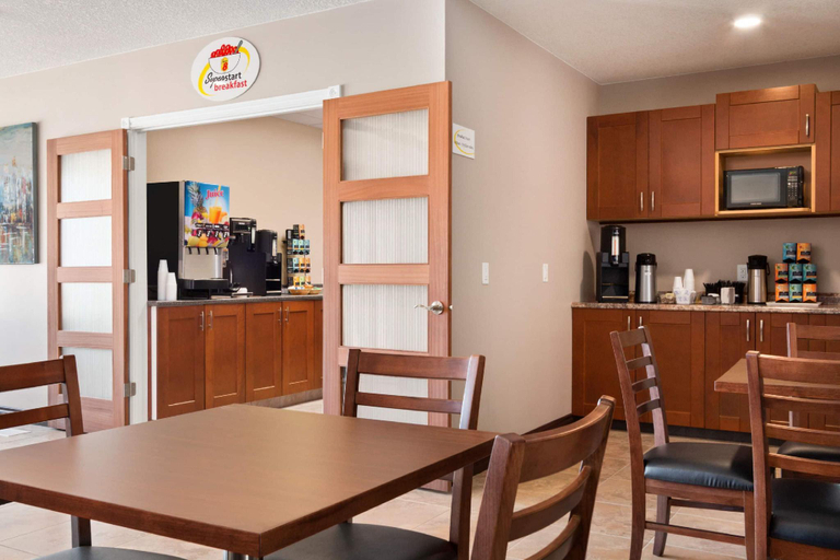 Food & Drinks 4, Super 8 By Wyndham Regina, Division No. 6
