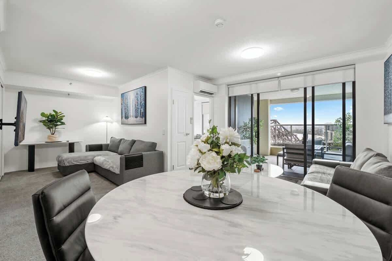 Interior 5, The Executive! 1bed, 1bath, 1car, Views ~ CBD, Brisbane