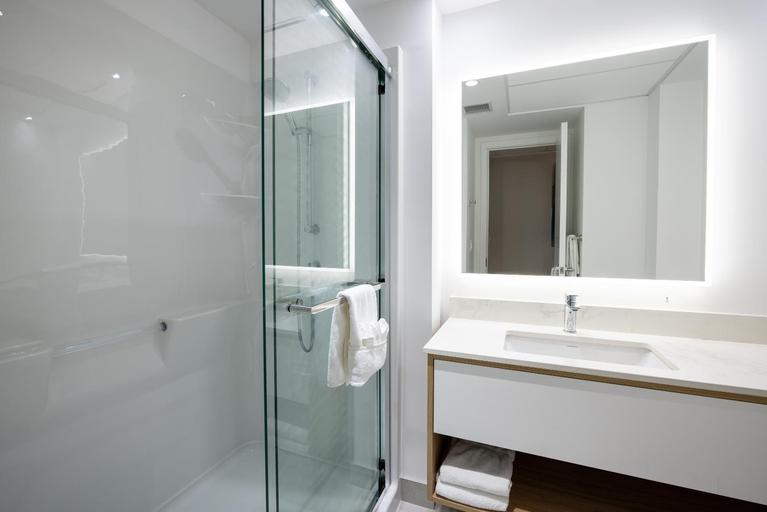 Bathroom 4, HOTEL LE MANOIR, Manicouagan