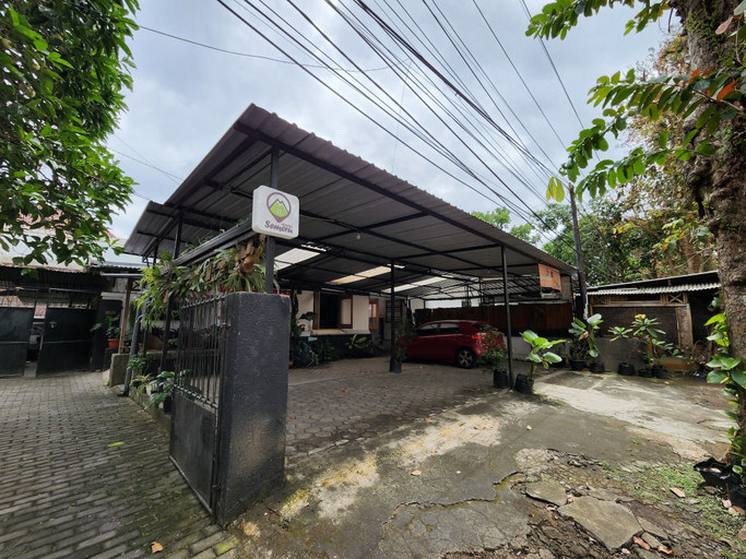 Exterior & Views 2, Semeru Hostel Malang, Malang