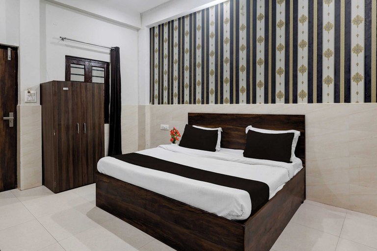 Room 5, Super Collection O Iskcon Vrindavan, Mathura