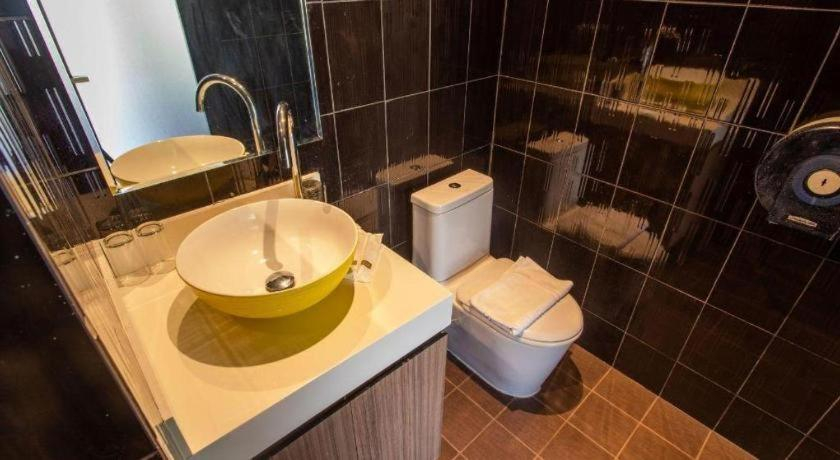 Bathroom 3, Mossview Resort, Khao Kho