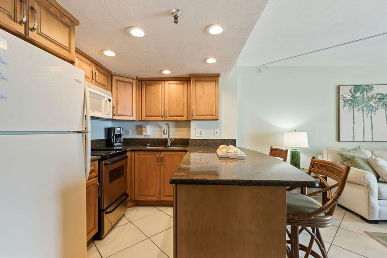 Room 4, The Coastal Current at Tropical Suites Sunglow Resort, Volusia
