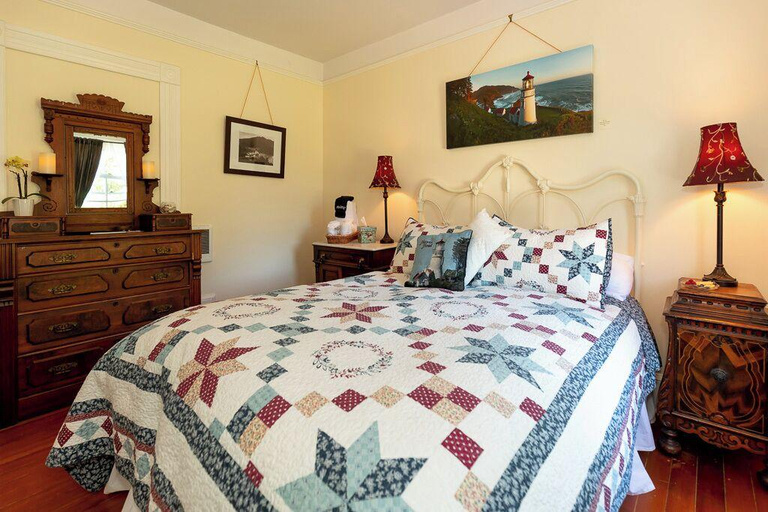 Bedroom, Heceta Lighthouse B&B, Lane