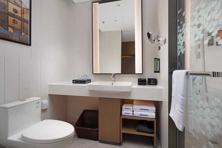Bathroom 3, Hampton by Hilton Suzhou Guanqian Street, Suzhou