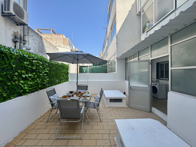 Balcony 5, Faro Central 1 by Homing, Faro