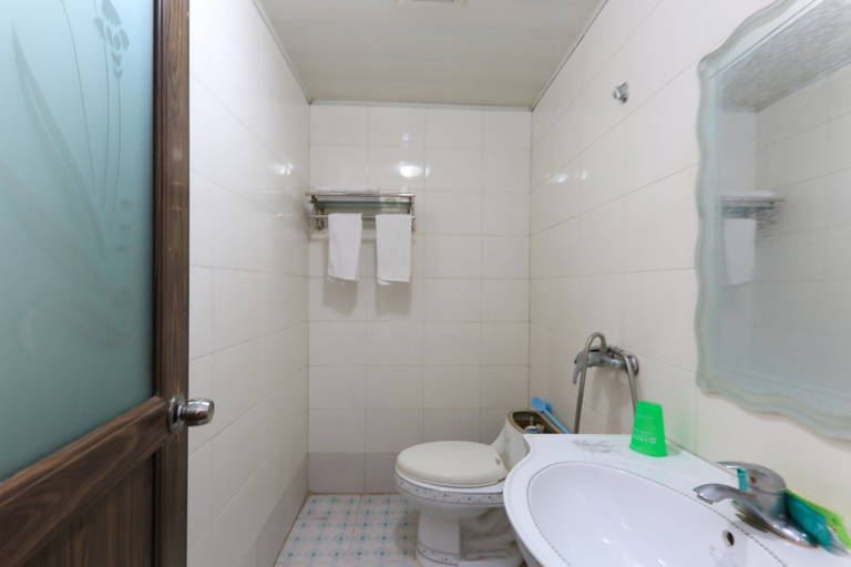 Bathroom 3, Liyuan Hostel, Jinhua