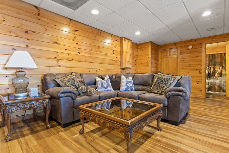 Room 2, MTN Views Hot Tub Fire Pit Pool Table Games, Fannin