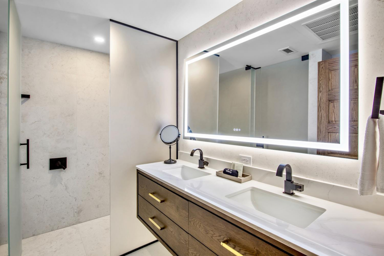 Bathroom 5, Bali Hai Beachfront Resort and Spa, Manatee