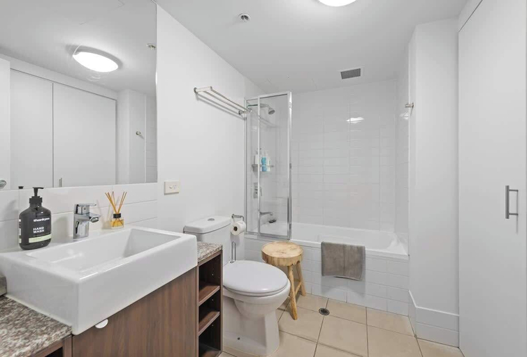 Interior 5, Top of the Town! 2bed/2bath/1car/balcony/views~cbd, Brisbane