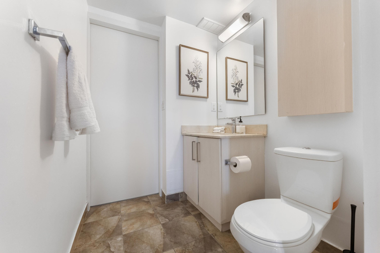 Bathroom 2, Citywell Park Hotel, Toronto