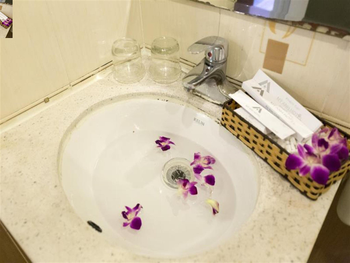 Bathroom, My Anh Saigon Hotel, District 1