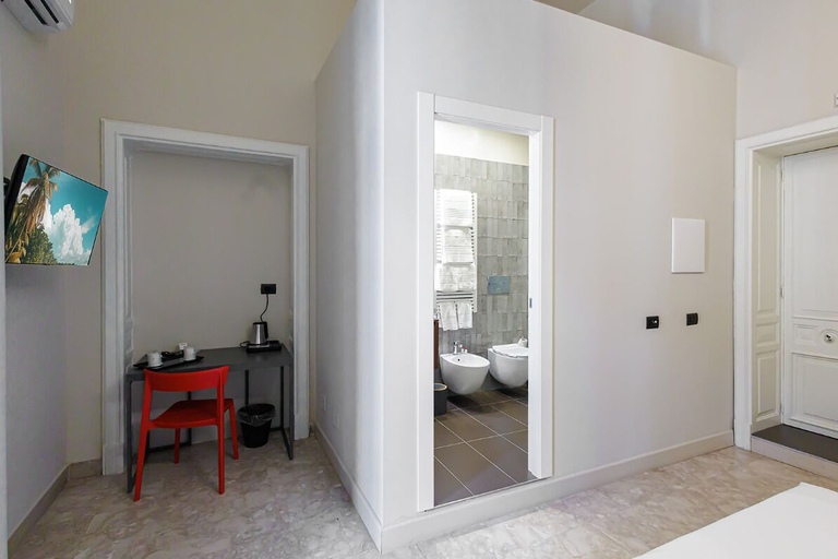 Bathroom 3, RV 2.0, Messina