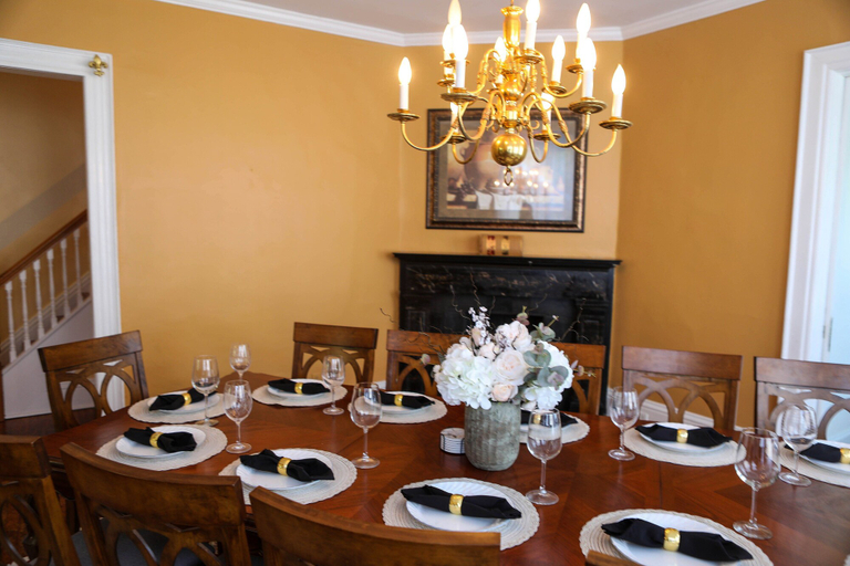 Dining 3, Charming Victorian Duplex 3br Sleeps 10 3 Bedroom Home, Niagara
