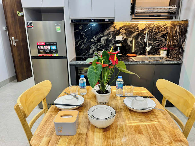 Dining 2, 25 House 268 Ngoc Thuy, Long Biên