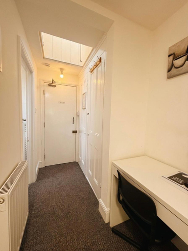 Others 4, Savoy Court Hotel, East Sussex