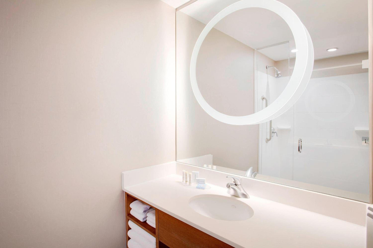 Bathroom, SpringHill Suites Hartford Airport/Windsor Locks, Hartford