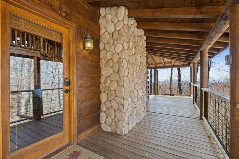 Room 4, MTN Views Hot Tub Fire Pit Pool Table Games, Fannin