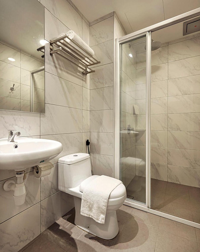 Bathroom 4, ZONE Hotels, Telok Panglima Garang, Kuala Langat