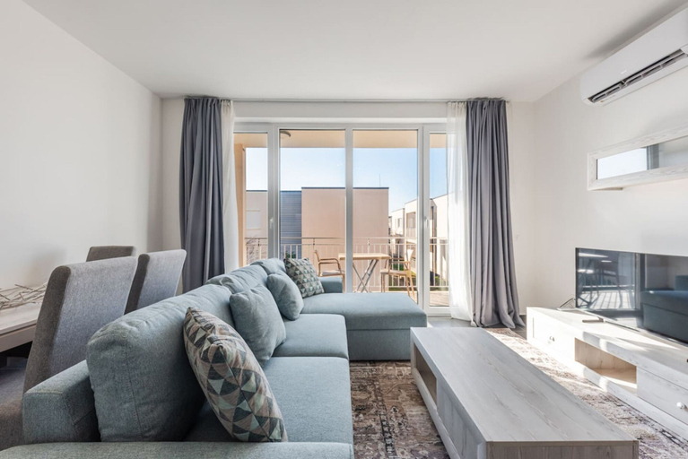 Room 4, Serene Haven Talea Beachfront With Pool Access, Lezhës