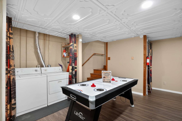 Room 4, Cabin Outdoor Space Views Gym Game Room, Henry