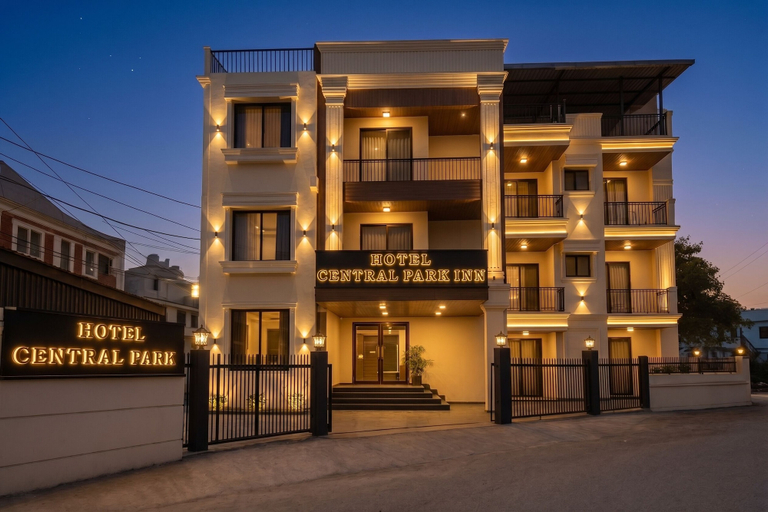 Exterior & Views