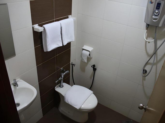 Bathroom 5, Dynasty Inn Wakaf Che Yeh, Kota Bharu