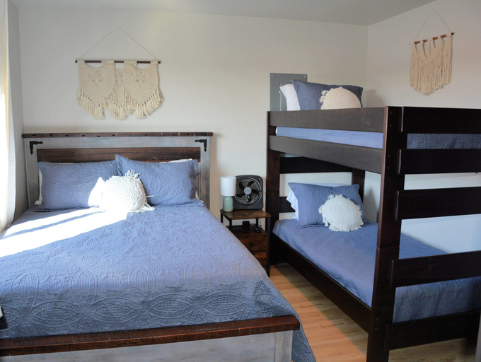 Room 4, Panoramic Views Bear Butte 10 Mins to Downtown, Meade