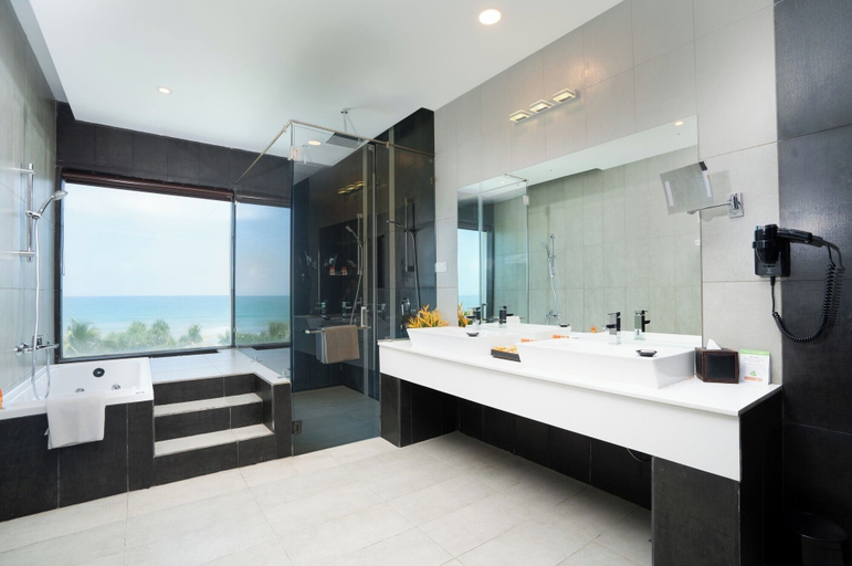 Bathroom 4, Citrus Waskaduwa, Kalutara