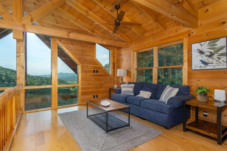 Room 5, Old Oak Lodge Mtn Getaway Views Hot Tub, Haywood