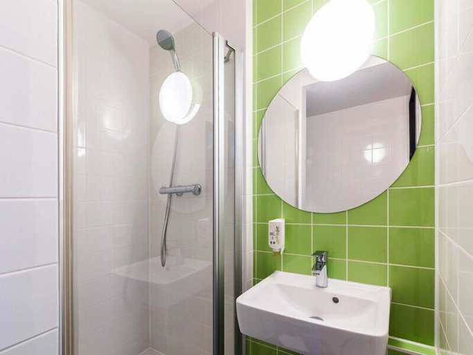 Bathroom 5, B&B Hotel Bochum-Herne, Herne