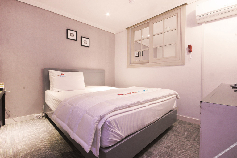 Bedroom 2, Daegu Dongseongno Plaza, Buk