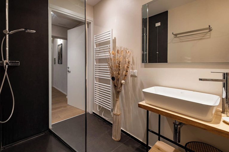 Bathroom 5, Verona Romana Apartments, Verona