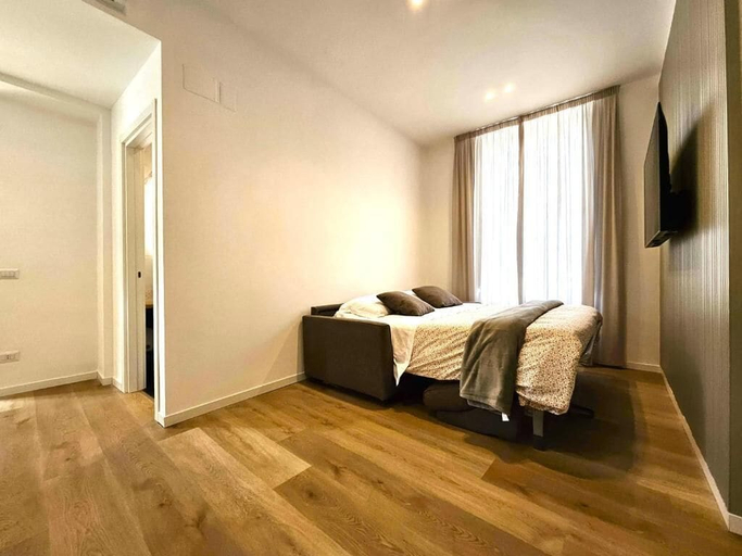 Room 2, Monteoliveto Place, Napoli