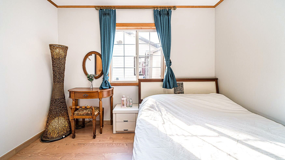 Bedroom 3, Gapyeong Ojeupension, Gapyeong