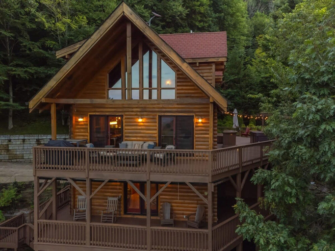 Room 4, Old Oak Lodge Mtn Getaway Views Hot Tub, Haywood