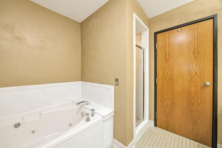 Bathroom 4, Days Inn & Suites by Wyndham Logan, Cache