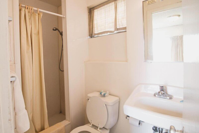 Bathroom 4, Royal Grove Waikiki, Honolulu